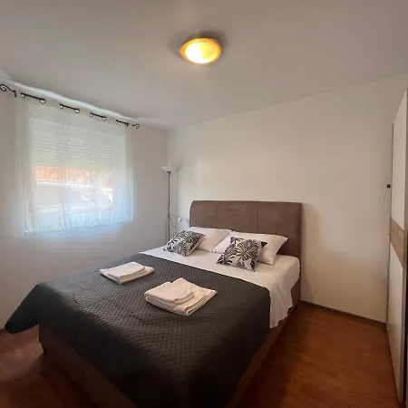 Apartment Sandal *